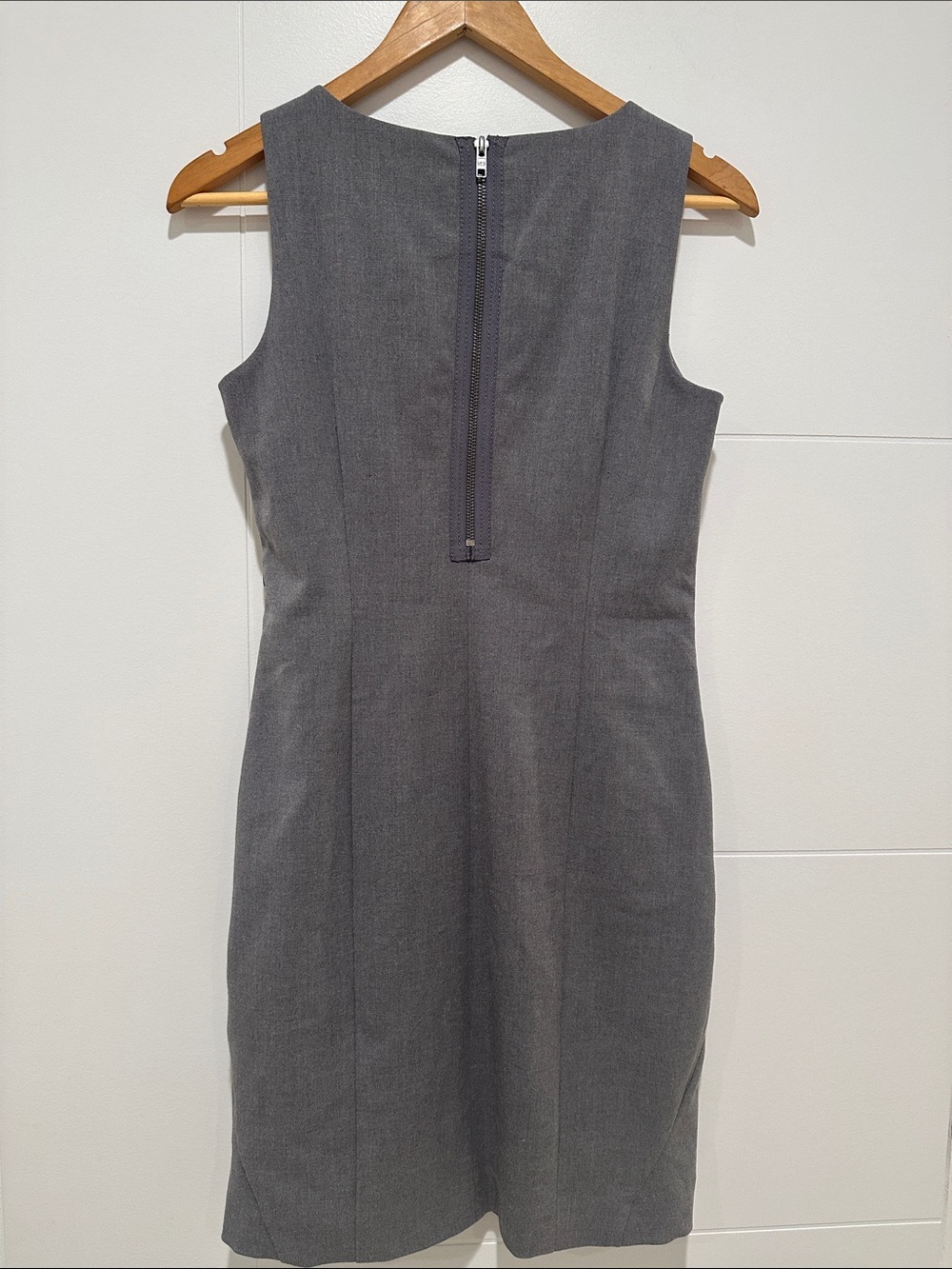 Sleeveless Gray Zip-Pocket Dress - Picture 3 of 3